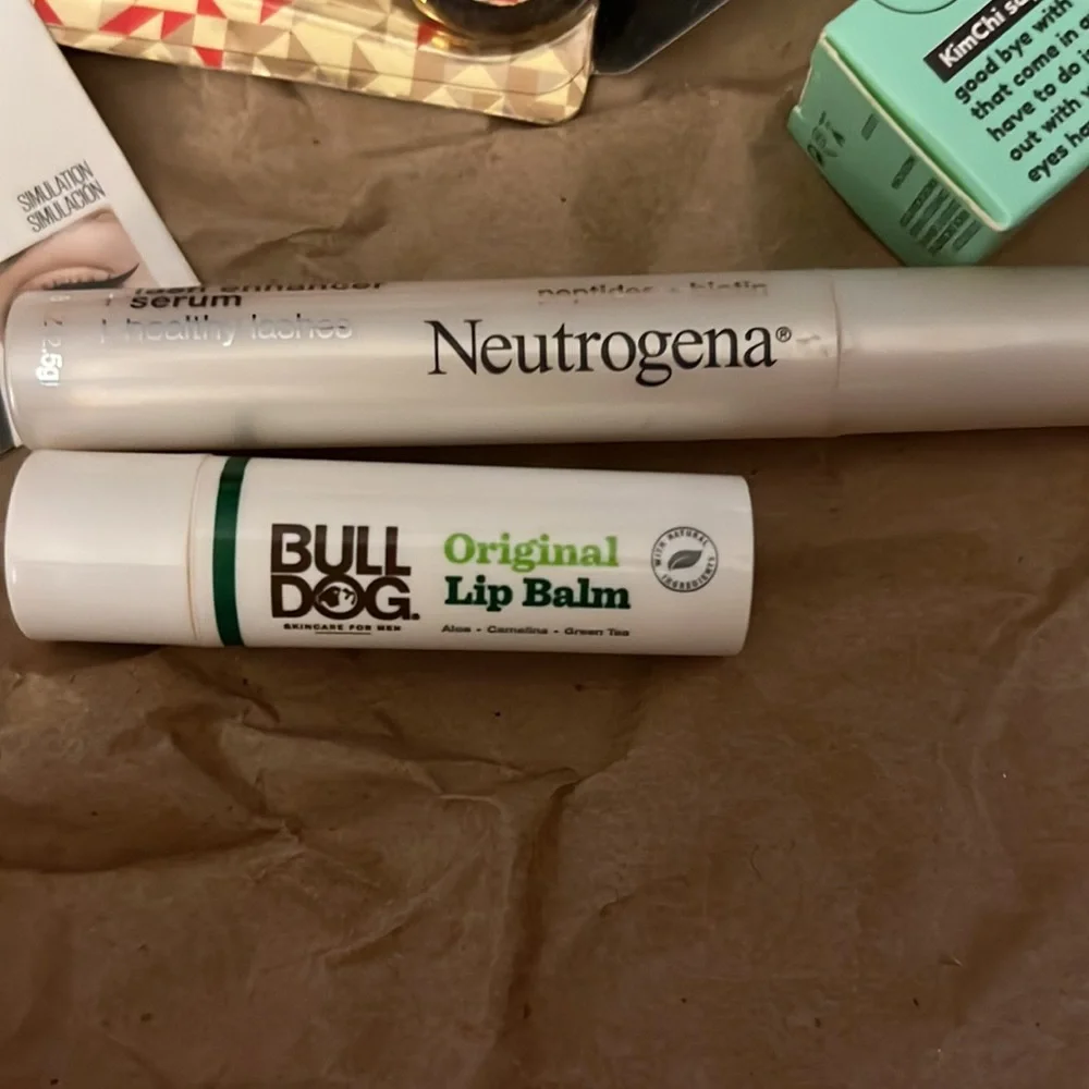 Makeup Bundle - Picture 4 of 5